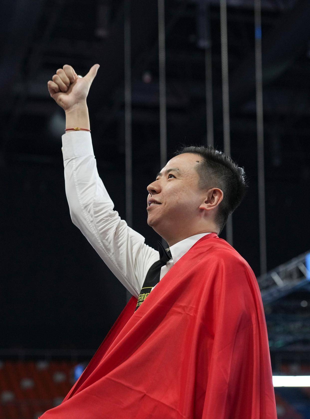 并展现出更 并展现出更