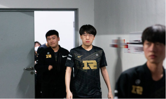 避免了正面 避免了正面